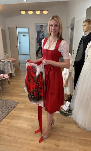 Original Mohnschürze zu Mohndirndl
