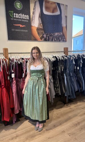 Original Nussdirndl Krummnussbaum